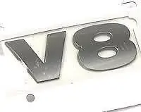 Tilbud | Land Rover "V8" skilt med grå forhøjede bogstaver til Discovery 2 og 3